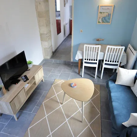 La Petite Maison, Proche De La Saint-Aubin-Sur-Mer (Calvados)