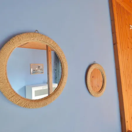 La Petite Maison, Proche De La